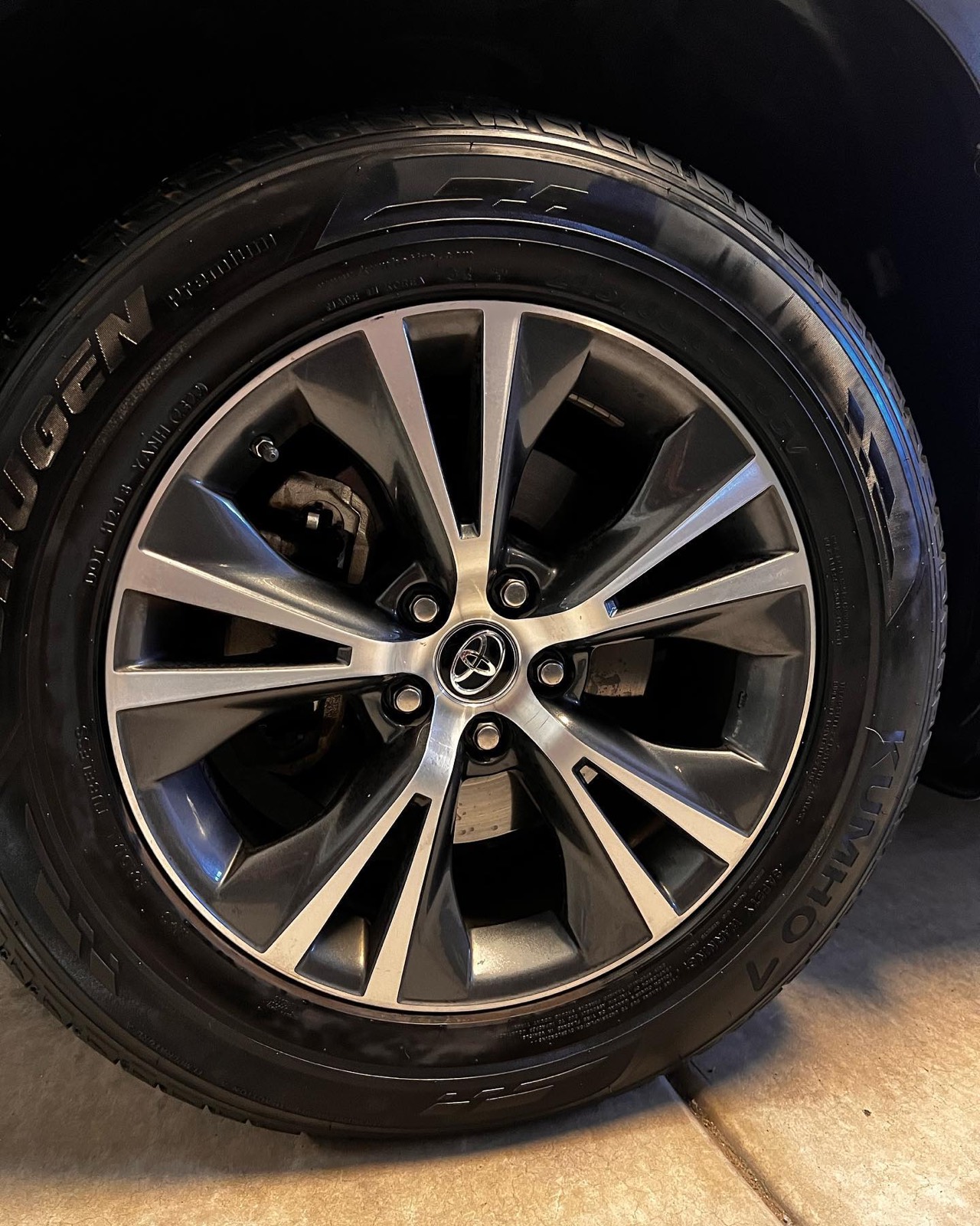 Toyota Highlander wheel after cleaning