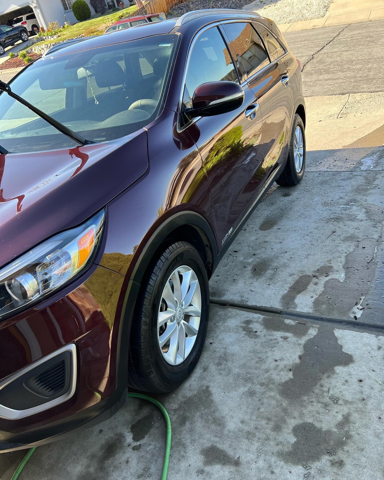 Burgundy Kia Sorento side during rinse